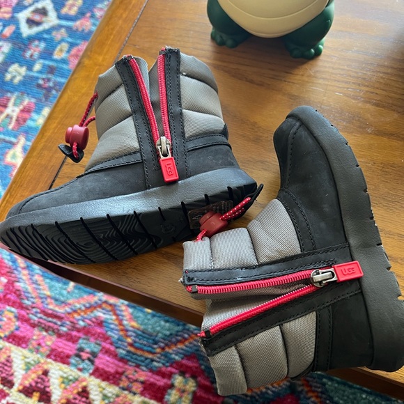 Toddler Unisex UGG Waterproof Winter Boots - Picture 1 of 9